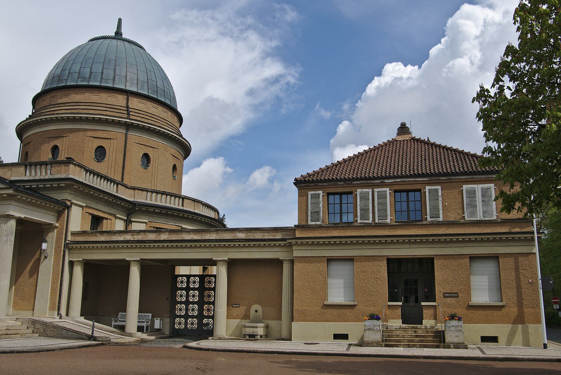 Historisches Verwaltungsgebäude am Waldfriedhof Darmstadt