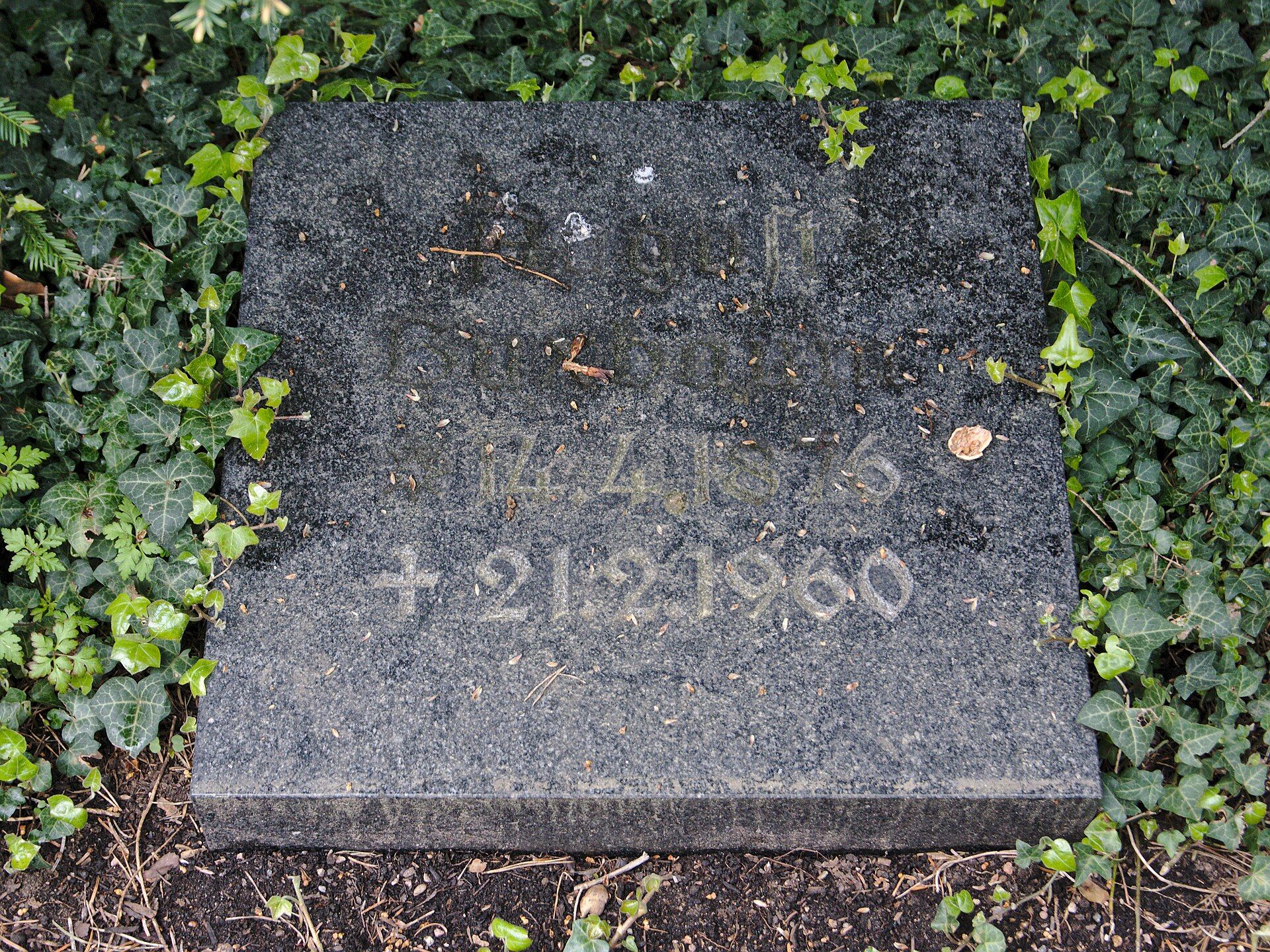 Grabplatte des Architekten August Buxbaum auf dem Waldfriedhof Darmstadt