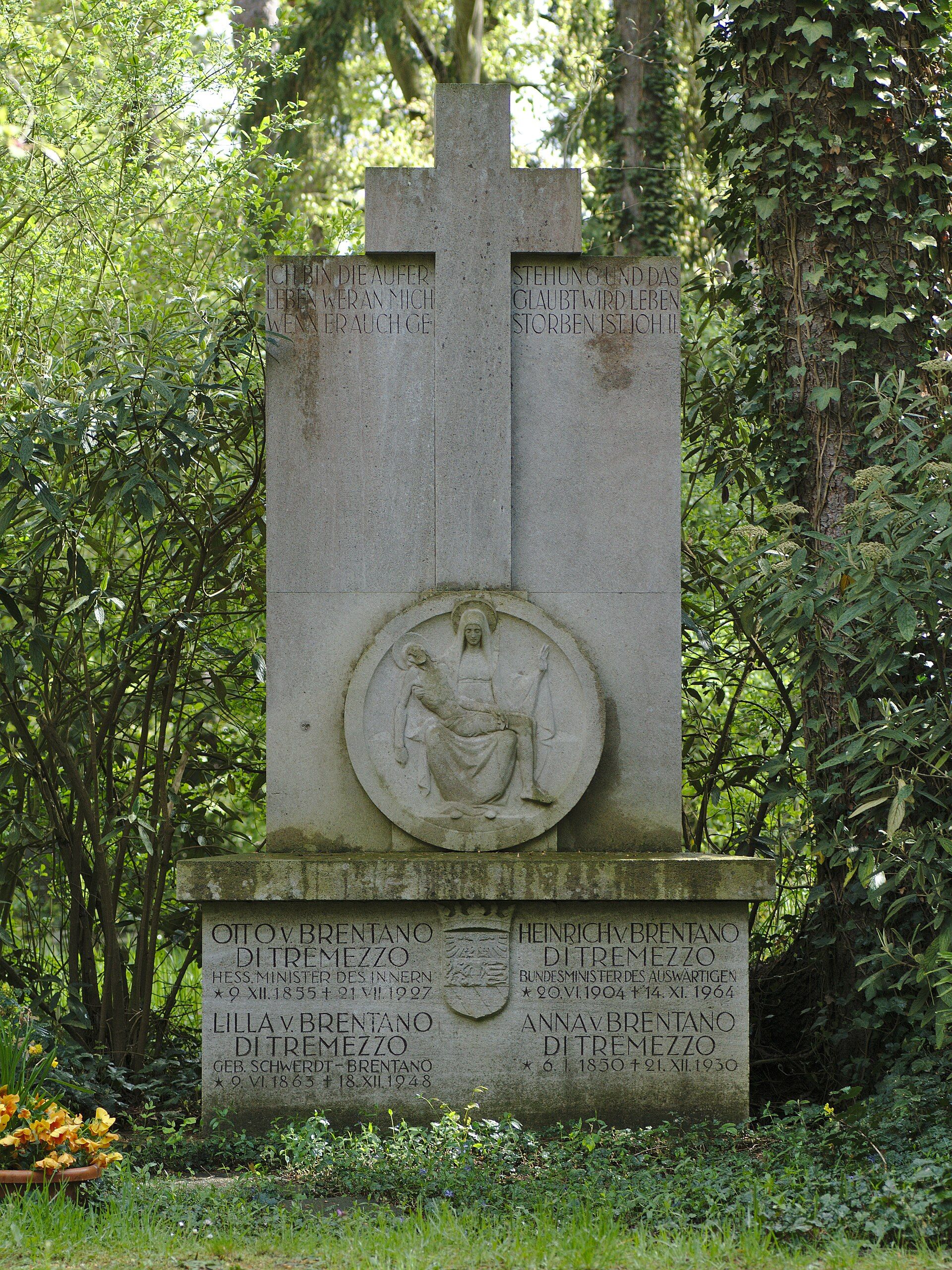 Familiengrab von Heinrich von Brentano auf dem Waldfriedhof Darmstadt