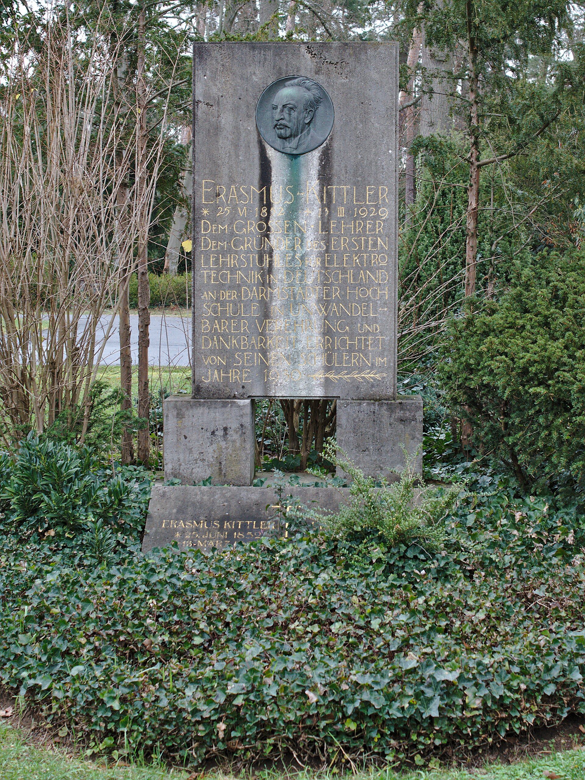 Grabmal des Physikers Erasmus Kittler auf dem Waldfriedhof Darmstadt